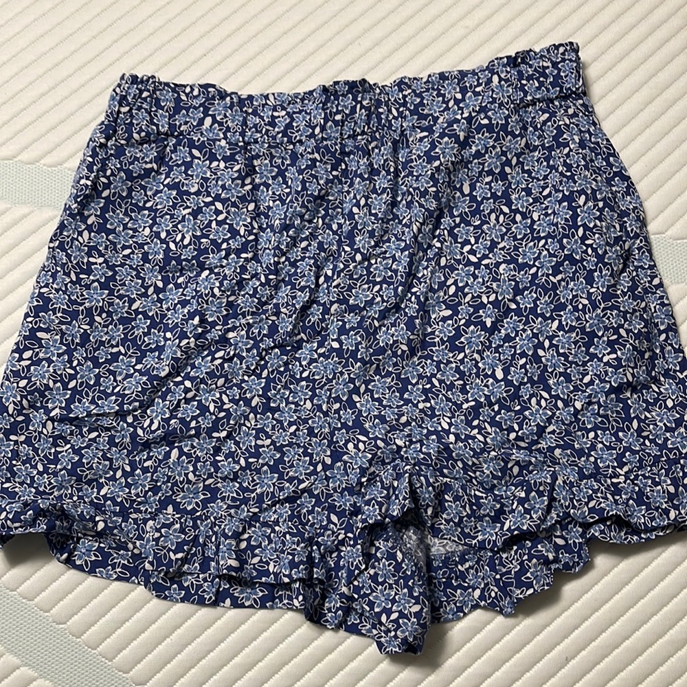 Shorts Size L